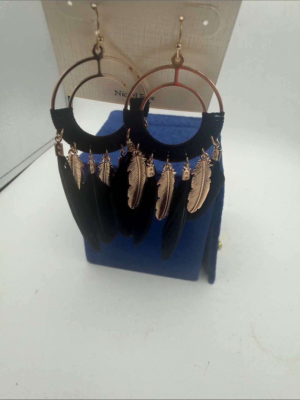 Versona bohemian southwestern feather goldtone dangle earrings jewelry NWT
